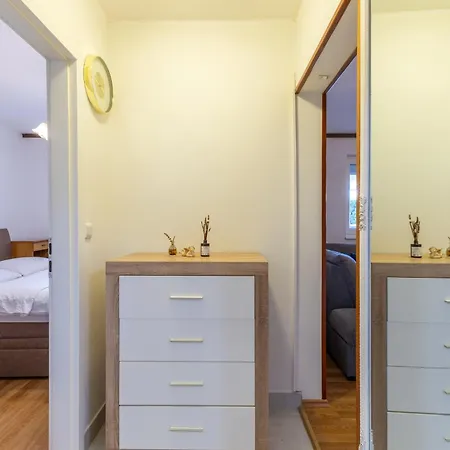 Apartman Ema *