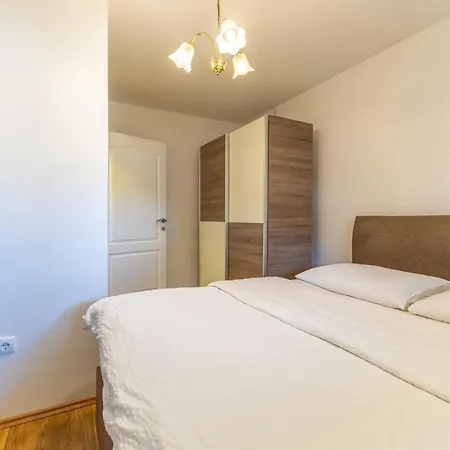 Ema Apartment